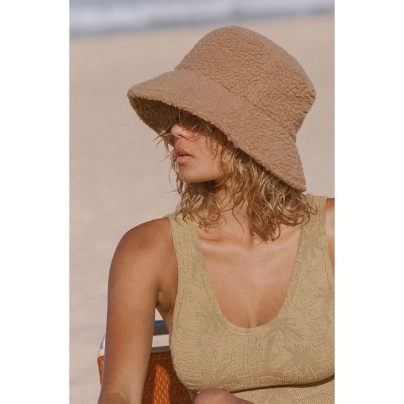 LACK OF COLOR TEDDY BUCKET HAT - CAMEL - Picture 7 of 15